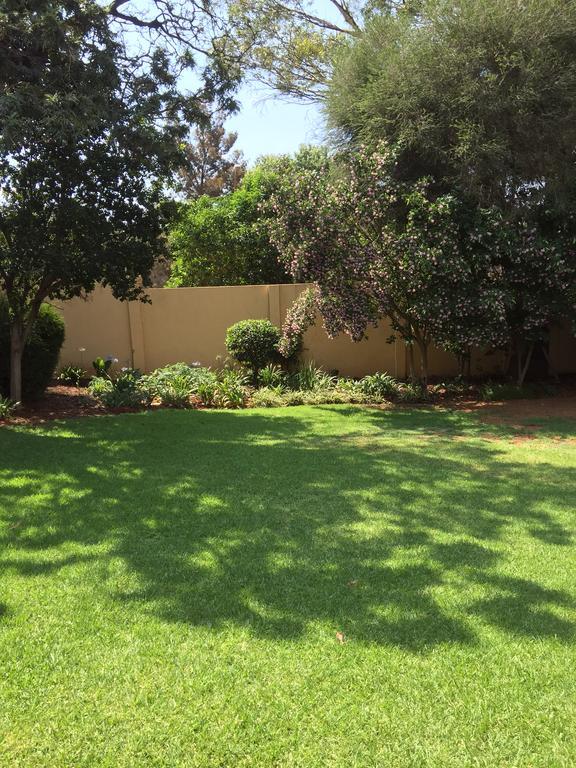 Khuvena Guesthouse Randburg Exterior foto